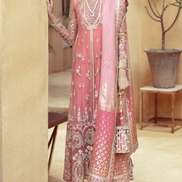 Pakistani designer suffuse pink embroidered 3 pc medium dress - Picture 2 of 8